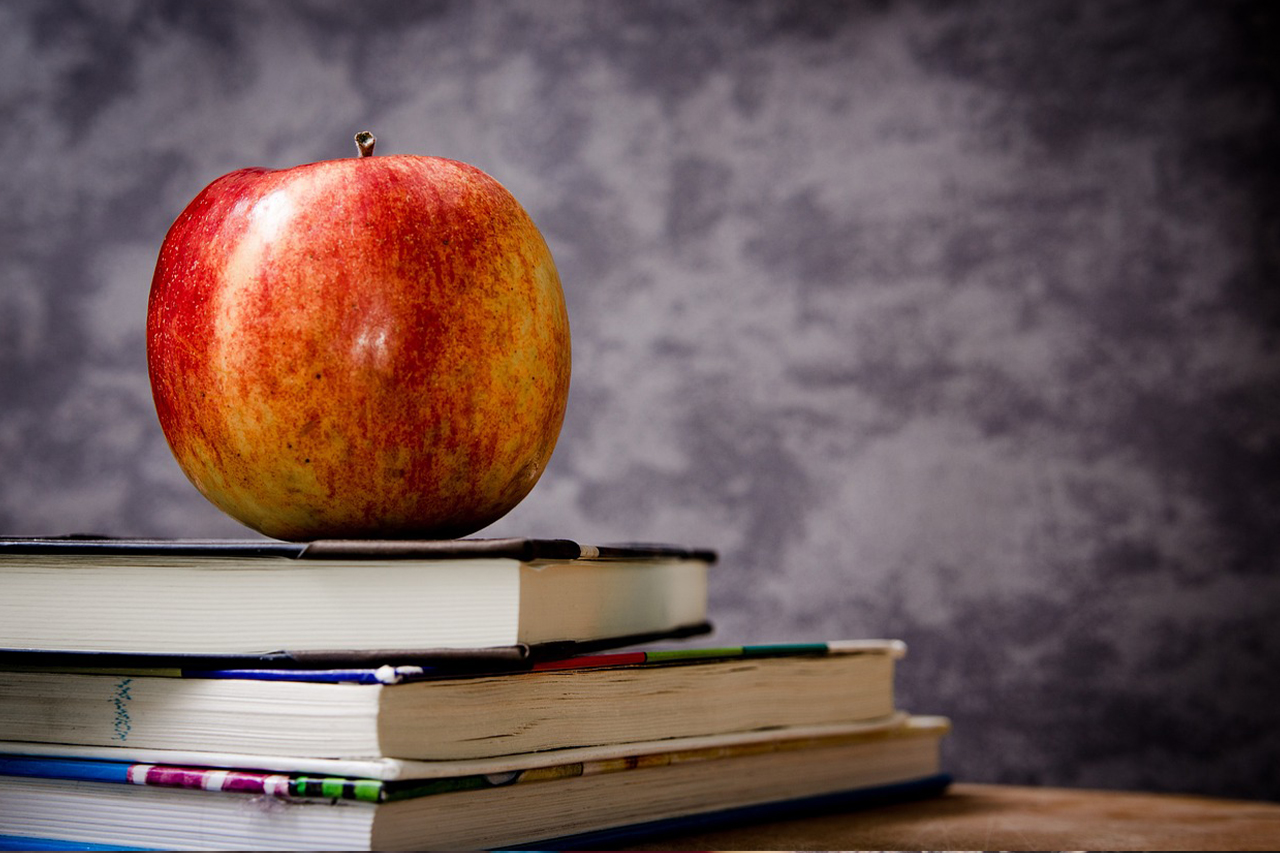 Apple and books